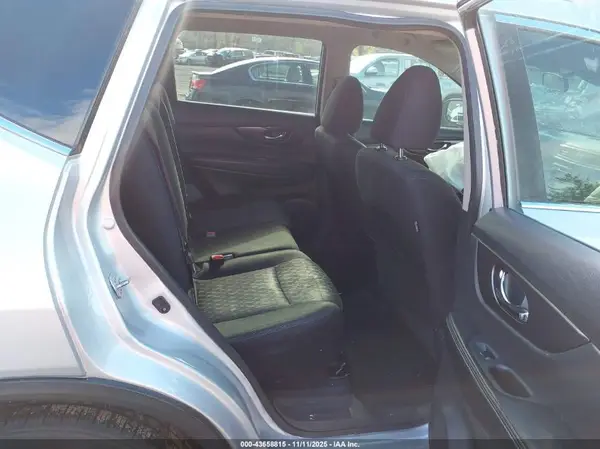 5N1AT2MTXKC800507 2019 NISSAN ROGUE - Image 8
