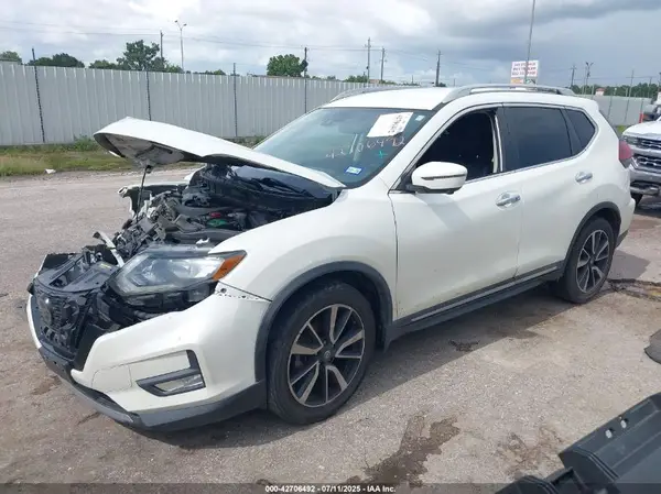 5N1AT2MTXKC815928 2019 NISSAN ROGUE - Image 2