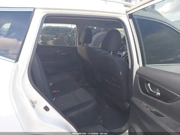 5N1AT2MTXKC827612 2019 NISSAN ROGUE - Image 8