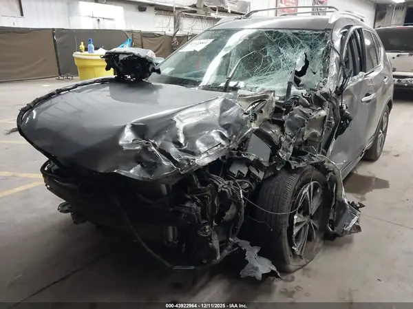 5N1AT2MTXKC844099 2019 NISSAN ROGUE - Image 2
