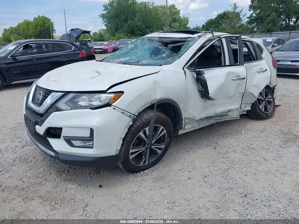 5N1AT2MV0HC732339 2017 NISSAN ROGUE - Image 2