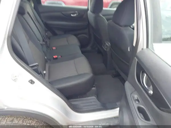 5N1AT2MV0HC733152 2017 NISSAN ROGUE - Image 8