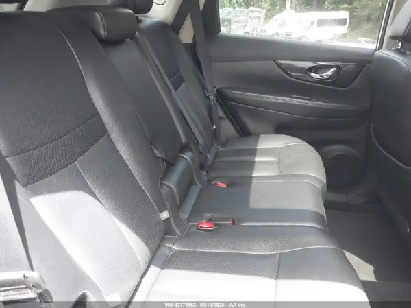 5N1AT2MV0HC744085 2017 NISSAN ROGUE - Image 8