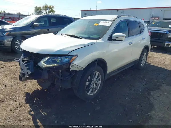 5N1AT2MV0HC746015 2017 NISSAN ROGUE - Image 2