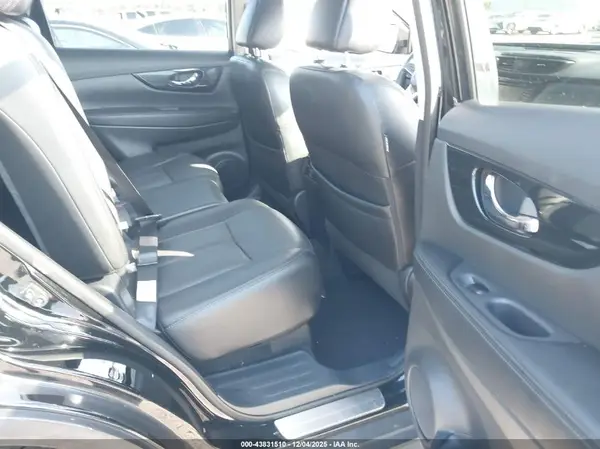 5N1AT2MV0HC751568 2017 NISSAN ROGUE - Image 8