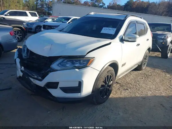 5N1AT2MV0HC754759 2017 NISSAN ROGUE - Image 2