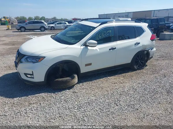 5N1AT2MV0HC756947 2017 NISSAN ROGUE - Image 2