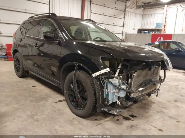 5N1AT2MV0HC757919 2017 NISSAN ROGUE - Image 1