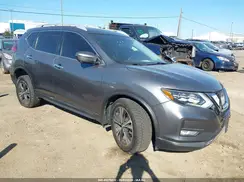 5N1AT2MV0HC758584 2017 NISSAN ROGUE