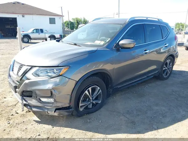 5N1AT2MV0HC758584 2017 NISSAN ROGUE - Image 2