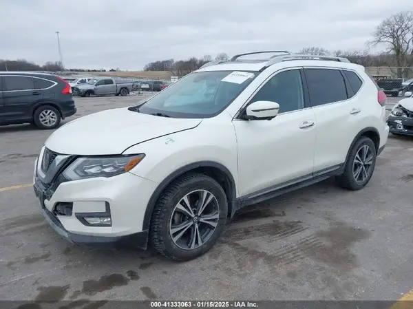 5N1AT2MV0HC759945 2017 NISSAN ROGUE - Image 2