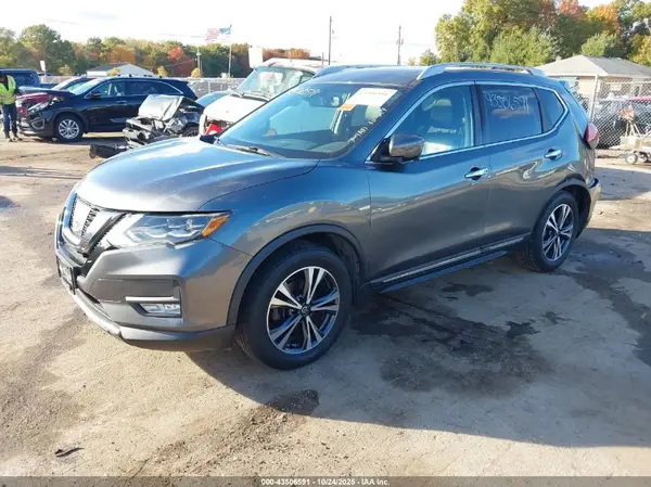 5N1AT2MV0HC761145 2017 NISSAN ROGUE - Image 2