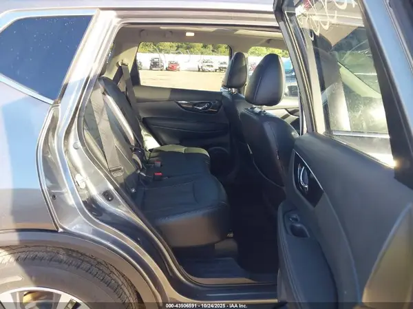 5N1AT2MV0HC761145 2017 NISSAN ROGUE - Image 8