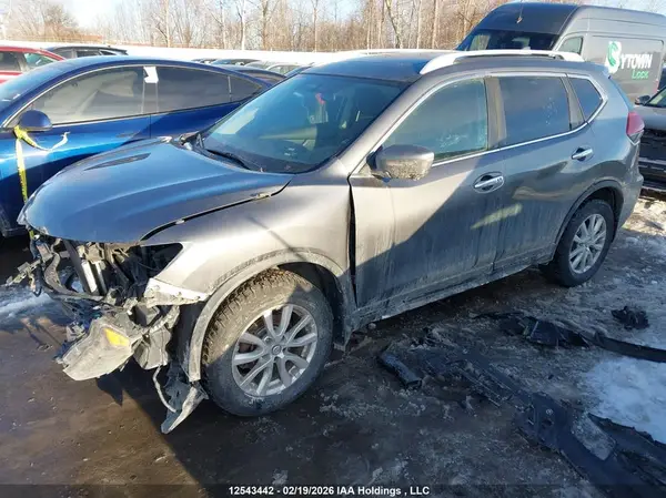5N1AT2MV0HC767611 2017 NISSAN ROGUE - Image 2