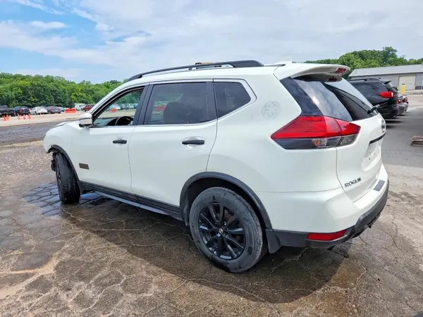5N1AT2MV0HC768726 2017 NISSAN ROGUE - Image 2