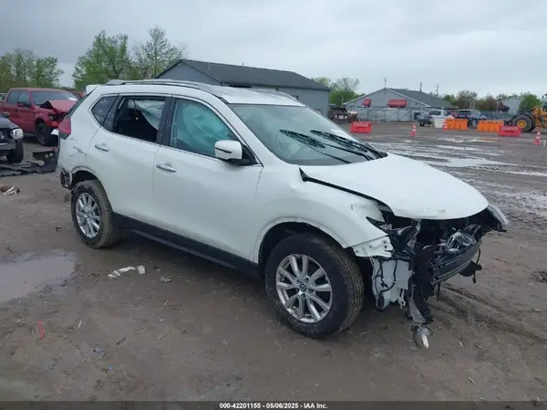 5N1AT2MV0HC770797 2017 NISSAN ROGUE - Image 1