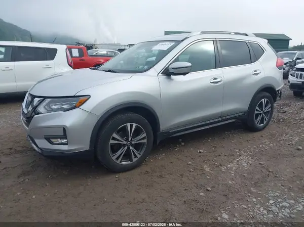 5N1AT2MV0HC778513 2017 NISSAN ROGUE - Image 2