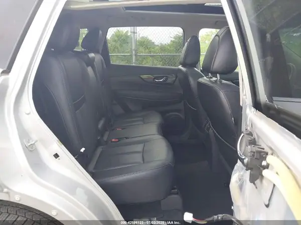 5N1AT2MV0HC778513 2017 NISSAN ROGUE - Image 8