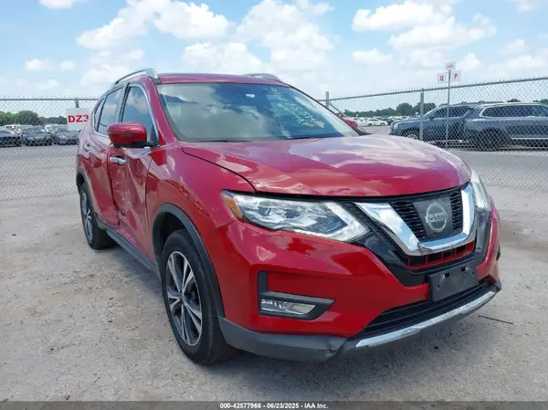 5N1AT2MV0HC785767 2017 NISSAN ROGUE - Image 1