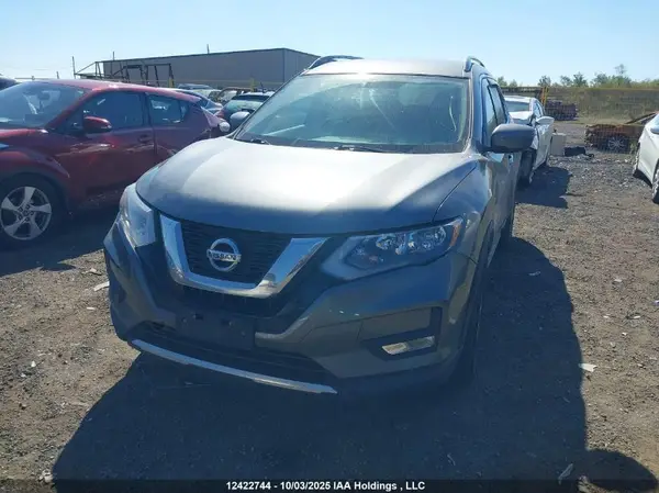 5N1AT2MV0HC803586 2017 NISSAN ROGUE - Image 2