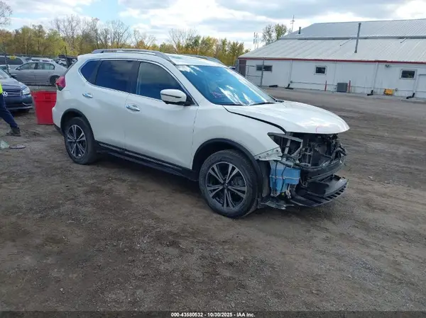 5N1AT2MV0HC815592 2017 NISSAN ROGUE - Image 1