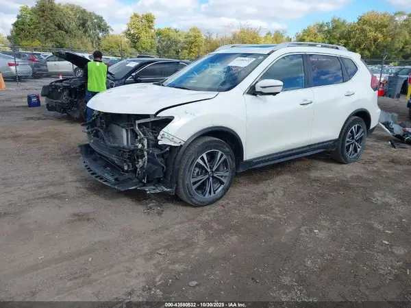 5N1AT2MV0HC815592 2017 NISSAN ROGUE - Image 2