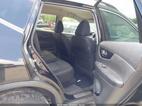 5N1AT2MV0HC816967 2017 NISSAN ROGUE - Image 8
