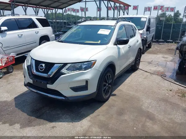 5N1AT2MV0HC817097 2017 NISSAN ROGUE - Image 2