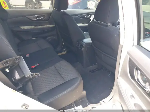 5N1AT2MV0HC817097 2017 NISSAN ROGUE - Image 8