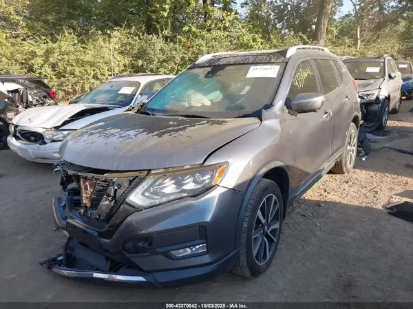 5N1AT2MV0HC823627 2017 NISSAN ROGUE - Image 2