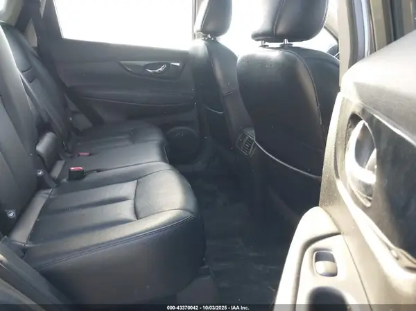 5N1AT2MV0HC823627 2017 NISSAN ROGUE - Image 8