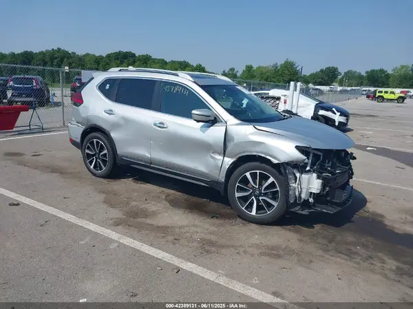 5N1AT2MV0HC832876 2017 NISSAN ROGUE - Image 1