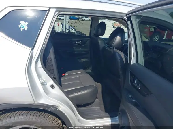 5N1AT2MV0HC832876 2017 NISSAN ROGUE - Image 8