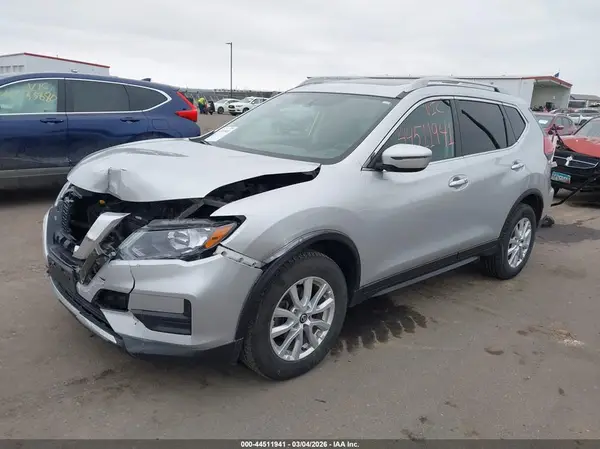 5N1AT2MV0HC847460 2017 NISSAN ROGUE - Image 2