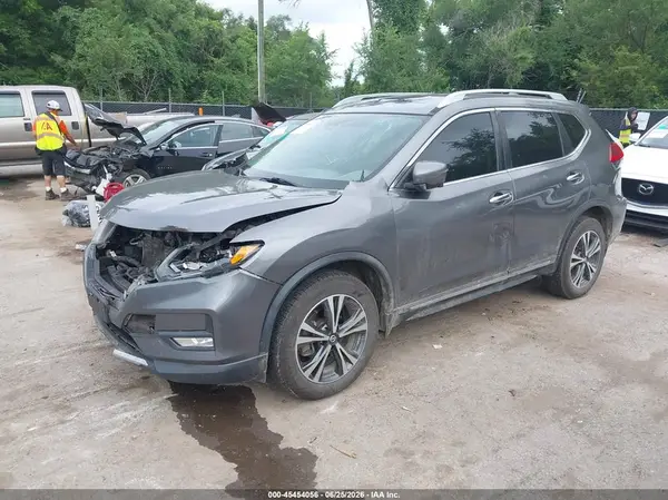 5N1AT2MV0HC869748 2017 NISSAN ROGUE - Image 2