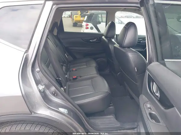 5N1AT2MV0HC877333 2017 NISSAN ROGUE - Image 8