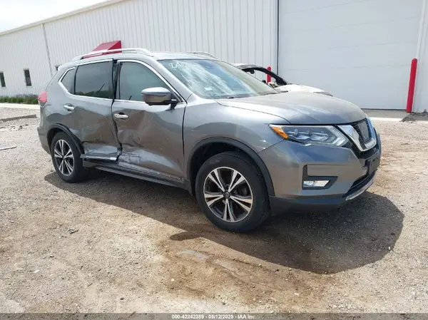 5N1AT2MV0HC879552 2017 NISSAN ROGUE - Image 1