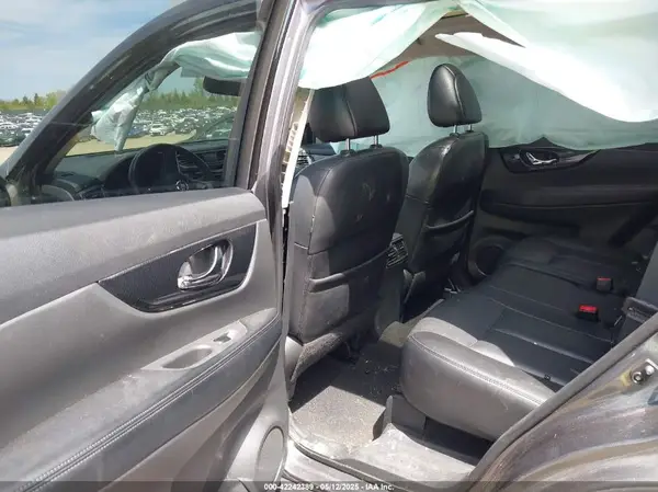 5N1AT2MV0HC879552 2017 NISSAN ROGUE - Image 8
