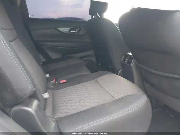 5N1AT2MV0HC882676 2017 NISSAN ROGUE - Image 8