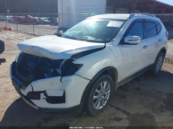 5N1AT2MV0HC891510 2017 NISSAN ROGUE - Image 2