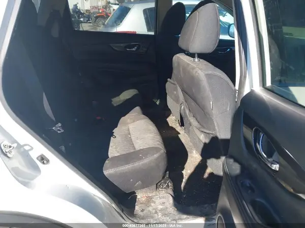 5N1AT2MV0HC891510 2017 NISSAN ROGUE - Image 8