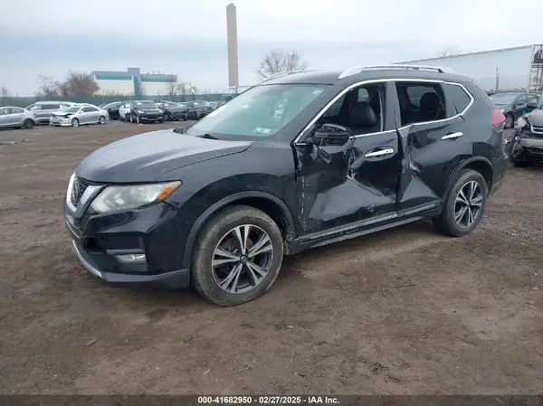 5N1AT2MV0JC700111 2018 NISSAN ROGUE - Image 2