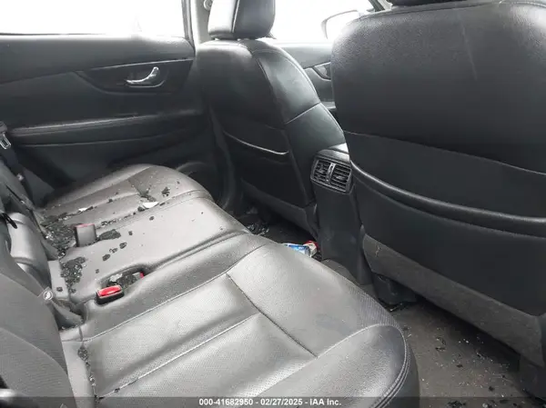 5N1AT2MV0JC700111 2018 NISSAN ROGUE - Image 8