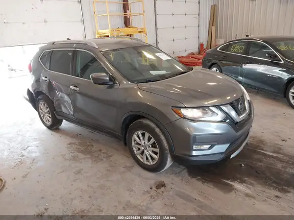 5N1AT2MV0JC702568 2018 NISSAN ROGUE - Image 1