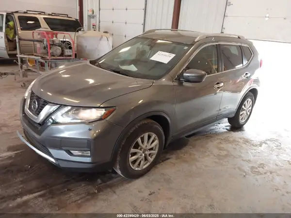 5N1AT2MV0JC702568 2018 NISSAN ROGUE - Image 2