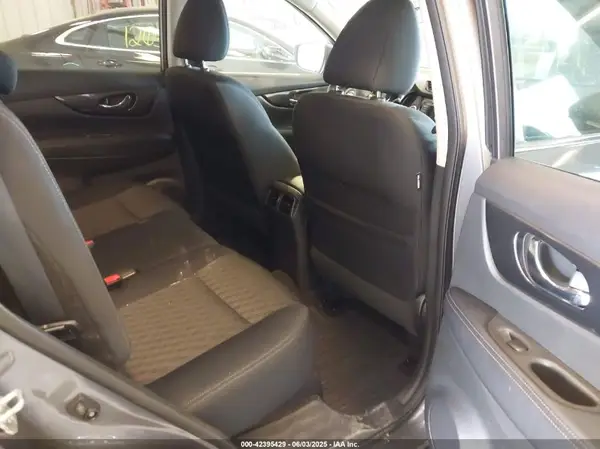 5N1AT2MV0JC702568 2018 NISSAN ROGUE - Image 8