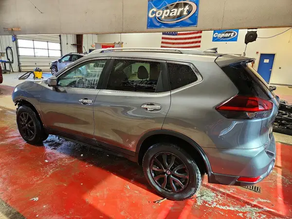 5N1AT2MV0JC704367 2018 NISSAN ROGUE - Image 2