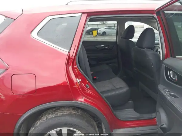 5N1AT2MV0JC704515 2018 NISSAN ROGUE - Image 8
