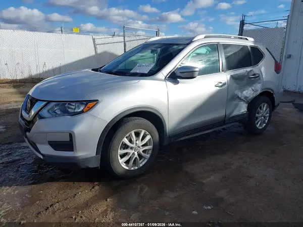 5N1AT2MV0JC711254 2018 NISSAN ROGUE - Image 2