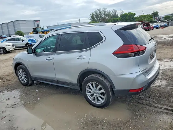 5N1AT2MV0JC711318 2018 NISSAN ROGUE - Image 2